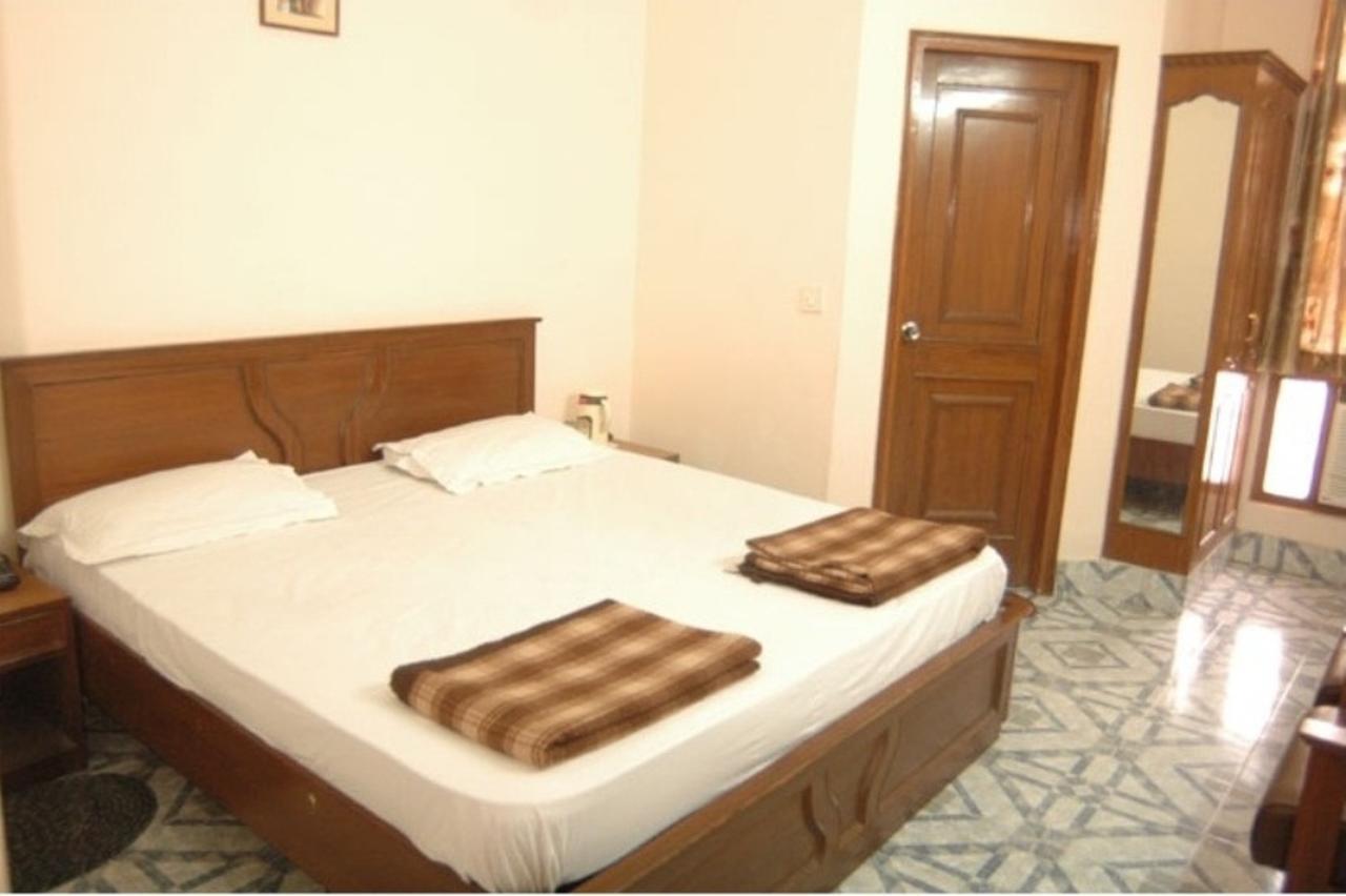 Hotel The Shubham Vrindávan Kültér fotó