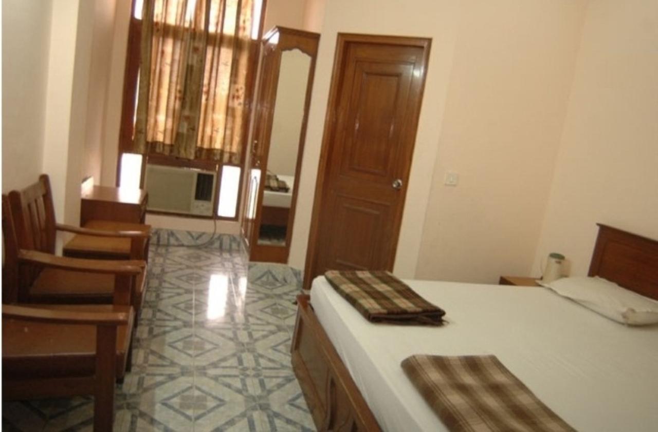 Hotel The Shubham Vrindávan Kültér fotó